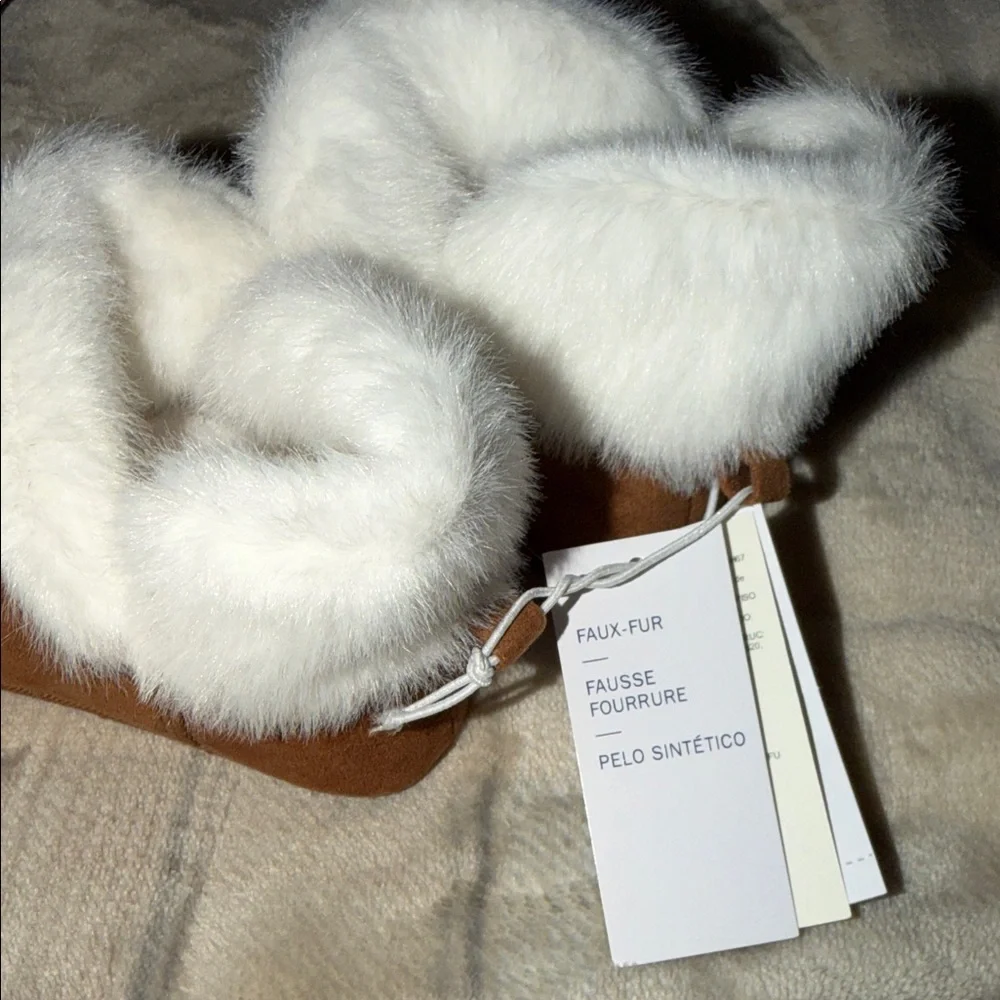 Old Navy Brown Baby Walker Shoes with White Fur